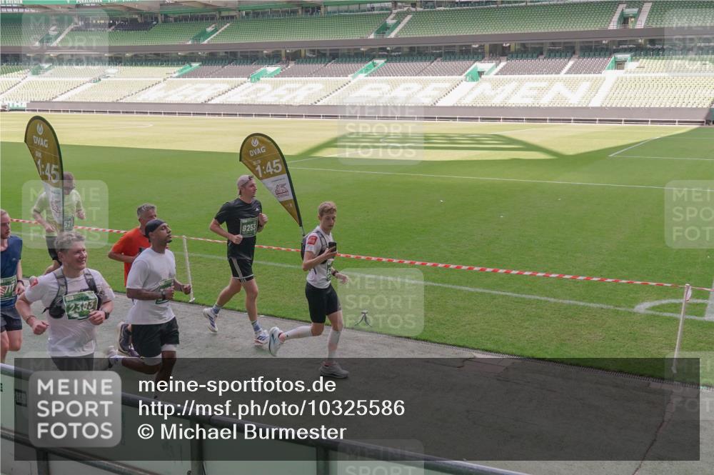 13.09.2026 - 21. swb-Marathon Bremen Michael Burmester http://msf.ph/oto/10325586 13.09.2026 12:55:05 Laufen im Stadion 161, 189, 201, 205, 385, 388, 411, 461, 472, 481, 495, 655, 666, 675, 816, 827, 854, 913, 1053, 1058, 1076, 1197, 1390, 1419, 1468, 1537, 1551, 1599, 1631, 1645, 1658, 2055, 2122, 2125, 2234, 2251, 2319, 2383, 2390, 2474, 2499, 2604, 2623, 2701, 2733, 2801, 2824, 2870, 2882, 2913, 2922, 2962, 2971, 3012, 3054, 3057, 3134, 3175, 3192, 3206, 3241, 3246, 3346, 3356, 3357, 3413, 3706, 3716, 3836, 4135, 4137, 4413, 4733, 5277, 5430, 5530, 5867, 6106 meine-sportfotos.de