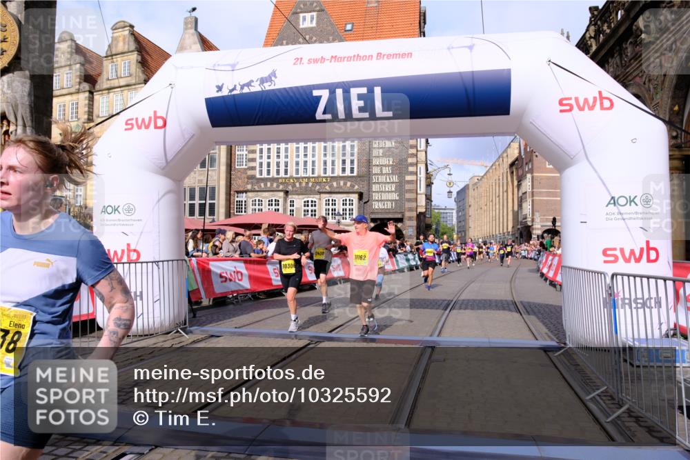 13.09.2026 - 21. swb-Marathon Bremen Tim E. http://msf.ph/oto/10325592 13.09.2026 11:00:55 Ziel 10263, 10272, 10275, 10306, 10369, 11126, 11162, 11180, 11343, 11475, 11556, 11687, 11708, 11769, 11797, 11838, 11959, 12018, 12397, 12430 meine-sportfotos.de