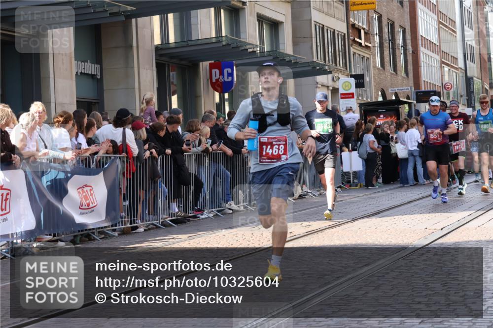 13.09.2026 - 21. swb-Marathon Bremen Strokosch-Dieckow http://msf.ph/oto/10325604 13.09.2026 13:19:57 Ziel 201, 205, 232, 334, 655, 1058, 1197, 1390, 1537, 1646, 1750, 1931, 2122, 2343, 2577, 2807, 2885, 2903, 2953, 3685, 3690, 4287, 4351, 5137, 5340, 5389, 5450, 5583, 6663, 6901, 7018, 7341, 7531, 7664, 8178, 9047, 9518, 9756, 13222, 161, 411, 431, 461, 495, 511, 1010, 1053, 1252, 1281, 1468, 1535, 1551, 1642, 1972, 2870, 2906, 3240, 3319, 3411, 3966, 4101, 4479, 4480, 5813, 5837, 7037, 7404, 7488, 7655, 8185, 8263, 9082, 9359, 9984, 13192 meine-sportfotos.de