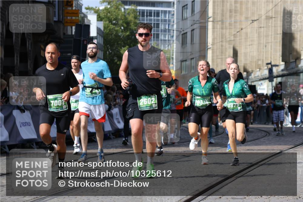 13.09.2026 - 21. swb-Marathon Bremen Strokosch-Dieckow http://msf.ph/oto/10325612 13.09.2026 13:31:20 Ziel 244, 1189, 1479, 2513, 2802, 2902, 3360, 3800, 4251, 4647, 5600, 5846, 5900, 6307, 6419, 6732, 7198, 7359, 7637, 7760, 7798, 7882, 8382, 8543, 8616, 9274, 9290, 9507, 9767, 9937, 9958, 9962, 9969, 9976, 9977, 13152, 13215, 922, 1600, 1627, 2602, 2707, 3152, 3343, 3392, 3579, 3859, 4258, 4273, 4692, 4889, 5375, 5504, 5979, 6039, 6147, 6581, 6968, 6971, 7001, 7032, 8042, 8205, 8239, 8339, 8364, 8495, 8522, 9155, 9293, 9903 meine-sportfotos.de