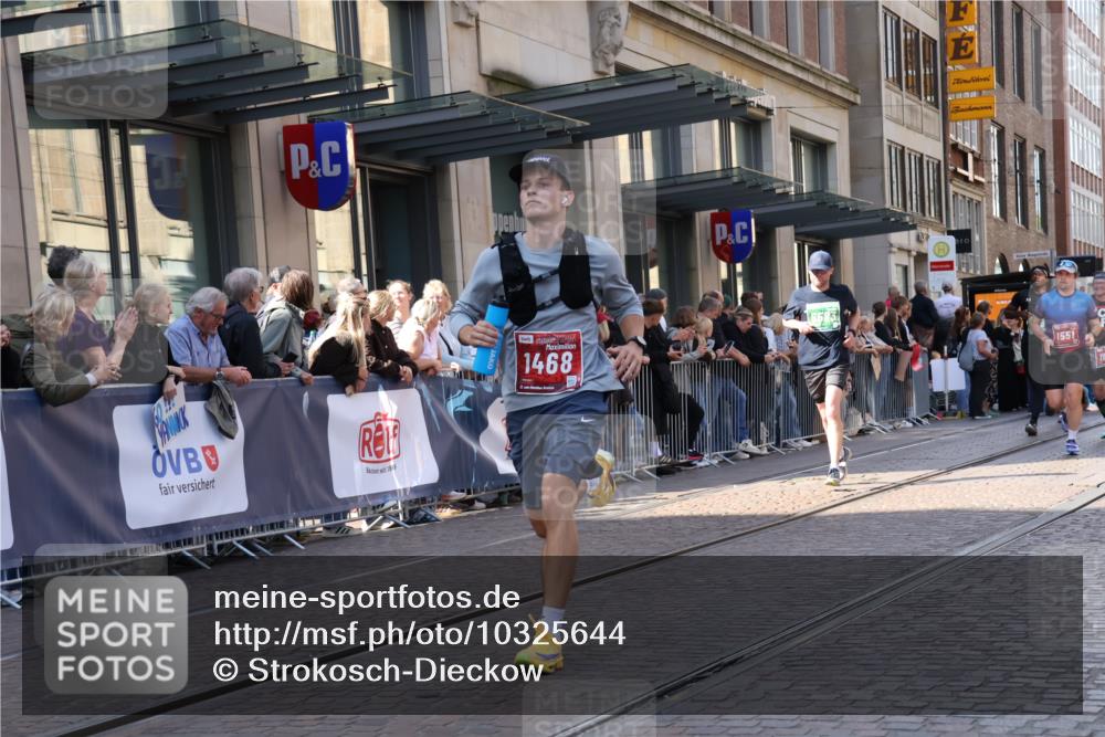 13.09.2026 - 21. swb-Marathon Bremen Strokosch-Dieckow http://msf.ph/oto/10325644 13.09.2026 13:19:58 Ziel 201, 205, 232, 334, 655, 1058, 1197, 1390, 1537, 1646, 1750, 1931, 2122, 2343, 2577, 2807, 2885, 2903, 2953, 3685, 3690, 4287, 4351, 5137, 5340, 5389, 5450, 5583, 6663, 6901, 7018, 7341, 7531, 7664, 8178, 9047, 9518, 9756, 13222, 161, 411, 431, 461, 495, 511, 1010, 1053, 1252, 1281, 1468, 1551, 1642, 1972, 2870, 2906, 3240, 3319, 3411, 3966, 4101, 4479, 4480, 5813, 5837, 7037, 7404, 7488, 7655, 8185, 8263, 9082, 9359, 9984, 13192 meine-sportfotos.de