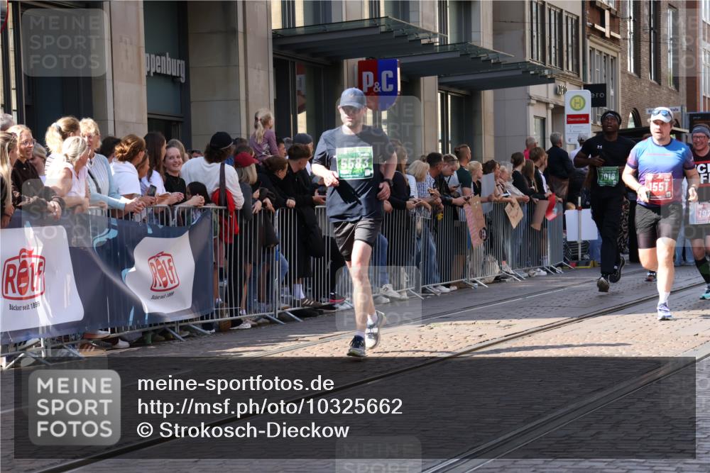 13.09.2026 - 21. swb-Marathon Bremen Strokosch-Dieckow http://msf.ph/oto/10325662 13.09.2026 13:19:58 Ziel 201, 205, 232, 334, 655, 1058, 1197, 1390, 1537, 1646, 1750, 1931, 2122, 2343, 2577, 2807, 2885, 2903, 2953, 3685, 3690, 4287, 4351, 5137, 5340, 5389, 5450, 5583, 6663, 6901, 7018, 7341, 7531, 7664, 8178, 9047, 9518, 9756, 13222, 161, 411, 431, 461, 495, 511, 1010, 1053, 1252, 1281, 1468, 1551, 1642, 1972, 2870, 2906, 3240, 3319, 3411, 3966, 4101, 4479, 4480, 5813, 5837, 7037, 7404, 7488, 7655, 8185, 8263, 9082, 9359, 9984, 13192 meine-sportfotos.de