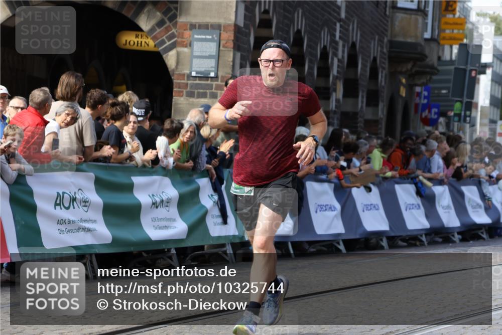 13.09.2026 - 21. swb-Marathon Bremen Strokosch-Dieckow http://msf.ph/oto/10325744 13.09.2026 13:11:32 Ziel 335, 697, 1349, 2087, 3440, 3448, 3484, 3647, 4429, 6274, 6471, 8183, 8474, 9291, 9410, 9618, 9762, 4651, 5585, 6059, 8996, 13055 meine-sportfotos.de