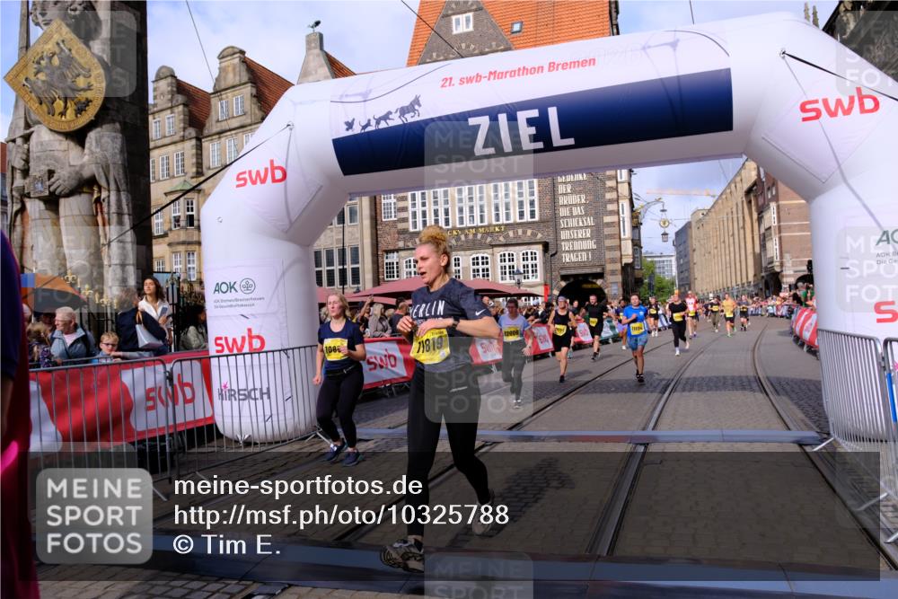 13.09.2026 - 21. swb-Marathon Bremen Tim E. http://msf.ph/oto/10325788 13.09.2026 11:01:05 Ziel 10093, 10263, 10306, 10367, 10368, 10753, 10857, 11055, 11162, 11180, 11247, 11343, 11359, 11475, 11556, 11687, 11708, 11728, 11797, 11804, 11819, 11838, 11959, 12006, 12116, 12397, 12428, 12430 meine-sportfotos.de