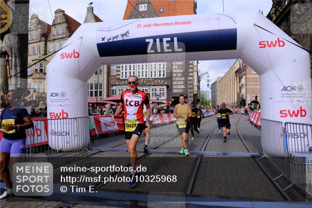 13.09.2026 - 21. swb-Marathon Bremen Tim E. http://msf.ph/oto/10325968 13.09.2026 11:01:12 Ziel 10093, 10367, 10368, 10428, 10639, 10753, 10857, 11055, 11247, 11343, 11359, 11475, 11540, 11728, 11797, 11804, 11819, 11959, 12006, 12085, 12116, 12397, 12428 meine-sportfotos.de