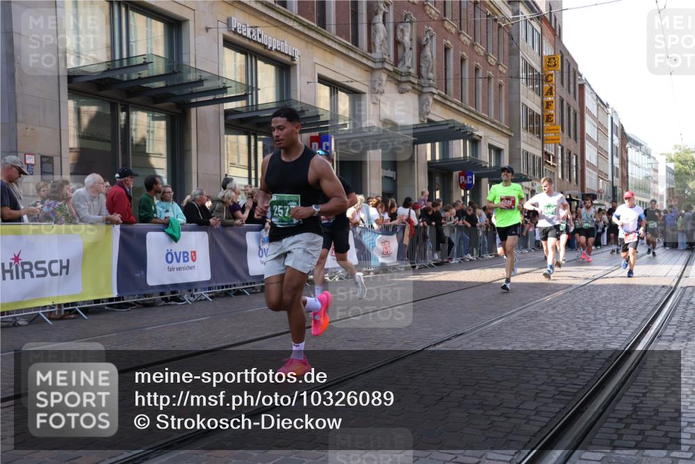 13.09.2026 - 21. swb-Marathon Bremen Strokosch-Dieckow http://msf.ph/oto/10326089 13.09.2026 13:20:08 Ziel 201, 232, 334, 1197, 1528, 1646, 1750, 2493, 2577, 2953, 3685, 3813, 4174, 4351, 4357, 4358, 5137, 5450, 5493, 5583, 5855, 6495, 6496, 6901, 7018, 7411, 7664, 8178, 9047, 9162, 9721, 9949, 13222, 205, 411, 431, 495, 511, 655, 1053, 1058, 1252, 1390, 1537, 1551, 1931, 1972, 2122, 2343, 2807, 2885, 2903, 3240, 3319, 3411, 3685, 3690, 4101, 4287, 5340, 5389, 5813, 5837, 6663, 7341, 7404, 7488, 7531, 8263, 9082, 9518, 9756, 13192 meine-sportfotos.de