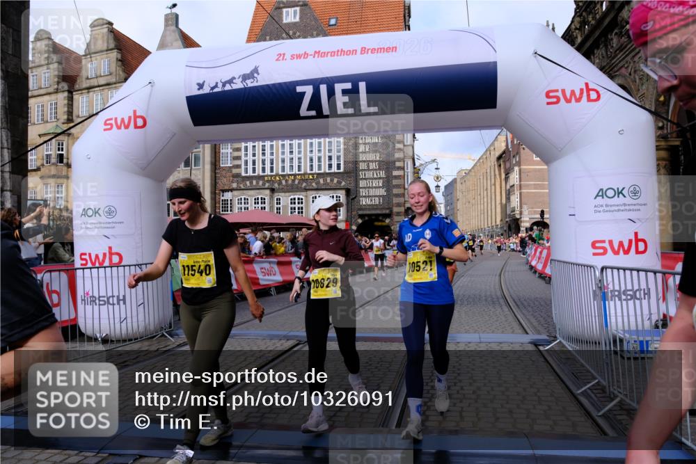 13.09.2026 - 21. swb-Marathon Bremen Tim E. http://msf.ph/oto/10326091 13.09.2026 11:01:16 Ziel 10093, 10367, 10368, 10428, 10639, 10753, 10857, 10964, 10965, 11049, 11055, 11116, 11247, 11359, 11428, 11540, 11728, 11804, 11819, 11850, 12006, 12085, 12116, 12241, 12428 meine-sportfotos.de