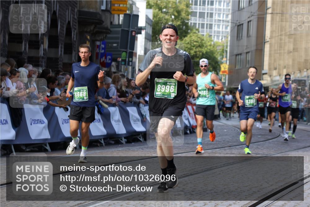 13.09.2026 - 21. swb-Marathon Bremen Strokosch-Dieckow http://msf.ph/oto/10326096 13.09.2026 13:11:45 Ziel 382, 1349, 2087, 3899, 6274, 7109, 8982, 9291, 9618, 826, 863, 2444, 4368, 4698, 5521, 5893, 6668, 8996, 9398 meine-sportfotos.de