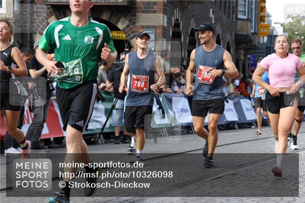 13.09.2026 - 21. swb-Marathon Bremen Strokosch-Dieckow http://msf.ph/oto/10326098 13.09.2026 13:24:57 Ziel 282, 789, 790, 1516, 1582, 2280, 3375, 3524, 3994, 4198, 4277, 5328, 5572, 5664, 5668, 5669, 5953, 6080, 6626, 7568, 8310, 8636, 8784, 8881, 9264, 9541, 9676, 10069, 10071, 10097, 1080, 1166, 1264, 1436, 1448, 2322, 3105, 4091, 4113, 4507, 4918, 6943, 8245, 9073, 9152, 9360, 9493, 13088 meine-sportfotos.de
