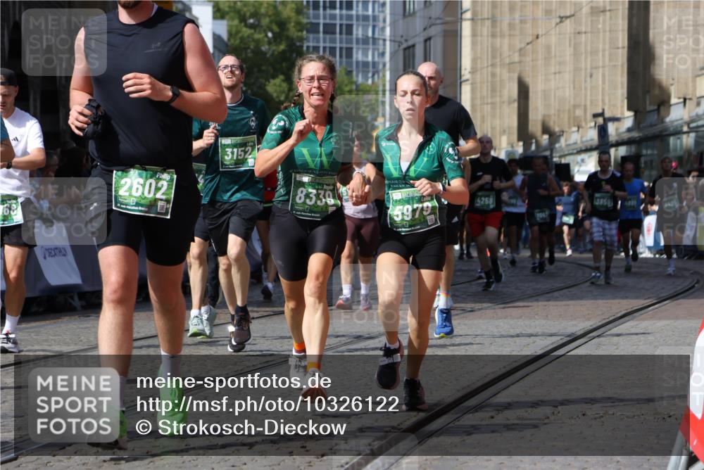 13.09.2026 - 21. swb-Marathon Bremen Strokosch-Dieckow http://msf.ph/oto/10326122 13.09.2026 13:31:22 Ziel 217, 244, 1189, 1398, 1479, 2513, 2802, 2902, 3360, 3800, 4251, 4647, 5600, 5846, 6307, 6419, 6732, 7198, 7359, 7637, 7760, 7798, 7882, 8382, 8543, 8616, 9274, 9290, 9507, 9767, 9937, 9958, 9962, 9969, 9976, 9977, 13152, 13215, 922, 1600, 2602, 2707, 3152, 3343, 3392, 3579, 3859, 4258, 4273, 4692, 4889, 5504, 6039, 6147, 6581, 6968, 6971, 7032, 8042, 8205, 8239, 8364, 8495, 8522, 9155, 9293, 9903 meine-sportfotos.de