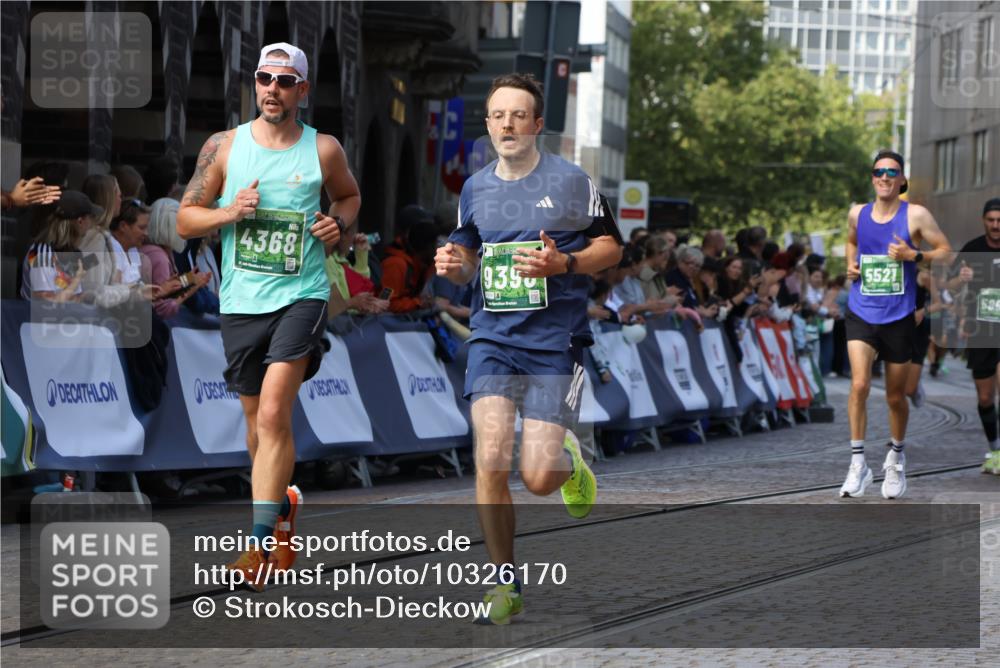 13.09.2026 - 21. swb-Marathon Bremen Strokosch-Dieckow http://msf.ph/oto/10326170 13.09.2026 13:11:48 Ziel 382, 3899, 6274, 7109, 8982, 9291, 493, 826, 863, 2444, 3336, 4368, 4698, 5521, 5893, 6668, 7621, 9398 meine-sportfotos.de