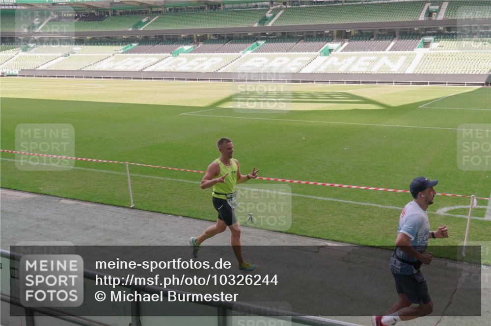 13.09.2026 - 21. swb-Marathon Bremen Michael Burmester http://msf.ph/oto/10326244 13.09.2026 12:55:44 Laufen im Stadion 161, 201, 205, 307, 388, 411, 461, 465, 495, 655, 854, 876, 913, 926, 948, 1053, 1058, 1197, 1390, 1537, 1599, 1645, 1750, 1972, 2001, 2040, 2122, 2125, 2234, 2251, 2260, 2319, 2383, 2390, 2474, 2535, 2604, 2733, 2801, 2812, 2870, 2922, 2948, 3012, 3057, 3119, 3134, 3175, 3192, 3202, 3206, 3241, 3246, 3290, 3346, 3348, 3356, 3357, 3411, 3508, 3706, 3716, 3836, 4135, 4137, 4171, 4413, 4479, 4733, 5277, 5430, 5530, 5695, 5867, 6106 meine-sportfotos.de