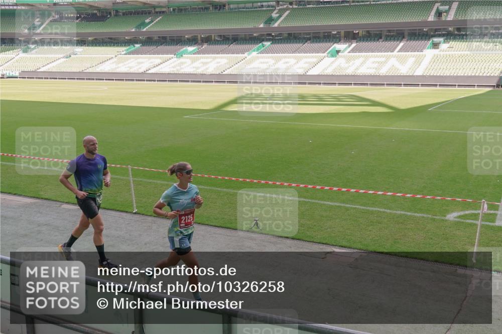 13.09.2026 - 21. swb-Marathon Bremen Michael Burmester http://msf.ph/oto/10326258 13.09.2026 12:55:45 Laufen im Stadion 161, 201, 205, 307, 388, 411, 461, 465, 495, 655, 854, 876, 913, 926, 948, 1053, 1058, 1197, 1390, 1537, 1599, 1645, 1750, 1972, 2001, 2040, 2122, 2125, 2234, 2251, 2260, 2319, 2383, 2390, 2474, 2535, 2604, 2733, 2801, 2812, 2870, 2922, 2948, 3012, 3057, 3119, 3134, 3175, 3192, 3202, 3206, 3241, 3246, 3290, 3346, 3348, 3356, 3357, 3411, 3508, 3706, 3716, 3836, 4135, 4137, 4171, 4413, 4479, 4733, 5277, 5430, 5530, 5695, 5867, 6106 meine-sportfotos.de
