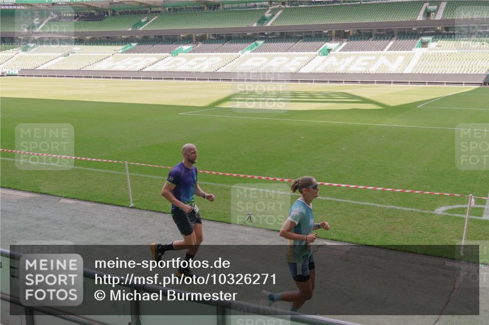 13.09.2026 - 21. swb-Marathon Bremen Michael Burmester http://msf.ph/oto/10326271 13.09.2026 12:55:45 Laufen im Stadion 161, 201, 205, 307, 388, 411, 461, 465, 495, 655, 854, 876, 913, 926, 948, 1053, 1058, 1197, 1390, 1537, 1599, 1645, 1750, 1972, 2001, 2040, 2122, 2125, 2234, 2251, 2260, 2319, 2383, 2390, 2474, 2535, 2604, 2733, 2801, 2812, 2870, 2922, 2948, 3012, 3057, 3119, 3134, 3175, 3192, 3202, 3206, 3241, 3246, 3290, 3346, 3348, 3356, 3357, 3411, 3508, 3706, 3716, 3836, 4135, 4137, 4171, 4413, 4479, 4733, 5277, 5430, 5530, 5695, 5867, 6106 meine-sportfotos.de