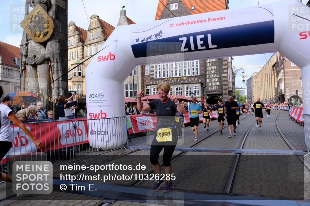 13.09.2026 - 21. swb-Marathon Bremen Tim E. http://msf.ph/oto/10326285 13.09.2026 11:01:22 Ziel 10093, 10428, 10639, 10753, 10892, 10964, 10965, 11049, 11116, 11359, 11428, 11540, 11681, 11682, 11728, 11850, 12085, 12116, 12241, 12283, 12428 meine-sportfotos.de