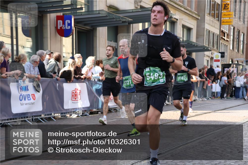 13.09.2026 - 21. swb-Marathon Bremen Strokosch-Dieckow http://msf.ph/oto/10326301 13.09.2026 13:20:14 Ziel 201, 232, 334, 541, 876, 1197, 1528, 1646, 2493, 2577, 2953, 3813, 4174, 4351, 4357, 4358, 5137, 5450, 5493, 5855, 6495, 6496, 6901, 7411, 8178, 9047, 9162, 9721, 9949, 13222, 205, 431, 495, 511, 655, 1053, 1058, 1252, 1390, 1537, 1551, 1750, 1931, 1972, 2122, 2343, 2807, 2885, 2903, 3240, 3411, 3685, 3690, 4287, 5340, 5389, 5583, 5813, 5837, 6663, 6901, 7018, 7341, 7404, 7488, 7531, 7664, 9518, 9756, 13192 meine-sportfotos.de