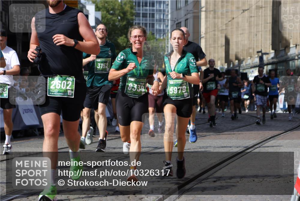 13.09.2026 - 21. swb-Marathon Bremen Strokosch-Dieckow http://msf.ph/oto/10326317 13.09.2026 13:31:22 Ziel 217, 244, 1189, 1398, 1479, 2513, 2802, 2902, 3360, 3800, 4251, 4647, 5600, 5846, 6307, 6419, 6732, 7198, 7359, 7637, 7760, 7798, 7882, 8382, 8543, 8616, 9274, 9290, 9507, 9767, 9937, 9958, 9962, 9969, 9976, 9977, 13152, 13215, 922, 1600, 2602, 2707, 3152, 3343, 3392, 3579, 3859, 4258, 4273, 4692, 4889, 5504, 6039, 6147, 6581, 6968, 6971, 7032, 8042, 8205, 8239, 8364, 8495, 8522, 9155, 9293, 9903 meine-sportfotos.de