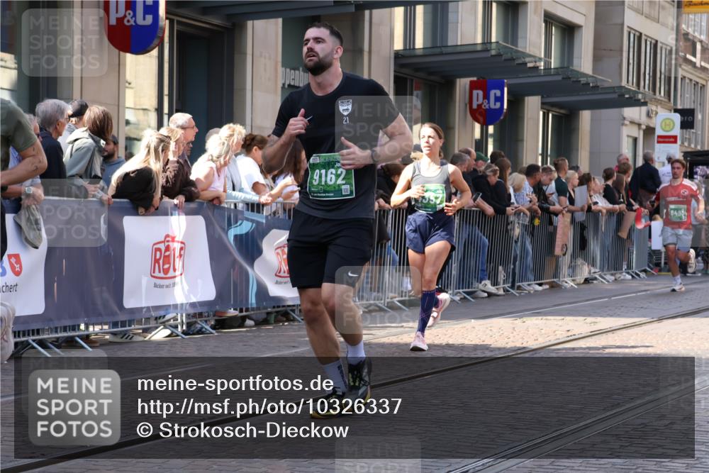 13.09.2026 - 21. swb-Marathon Bremen Strokosch-Dieckow http://msf.ph/oto/10326337 13.09.2026 13:20:15 Ziel 201, 232, 334, 541, 769, 876, 1197, 1528, 1646, 2493, 2577, 2953, 3813, 4174, 4351, 4357, 4358, 4482, 5137, 5450, 5493, 5855, 6177, 6495, 6496, 7411, 8141, 8178, 8804, 9047, 9162, 9691, 9721, 9949, 13126, 13222, 205, 431, 495, 511, 655, 1058, 1252, 1390, 1537, 1551, 1750, 1931, 1972, 2122, 2343, 2807, 2885, 2903, 3240, 3685, 3690, 4287, 5340, 5389, 5583, 5813, 5837, 6663, 6901, 7018, 7341, 7404, 7488, 7531, 7664, 9518, 9756, 13192 meine-sportfotos.de