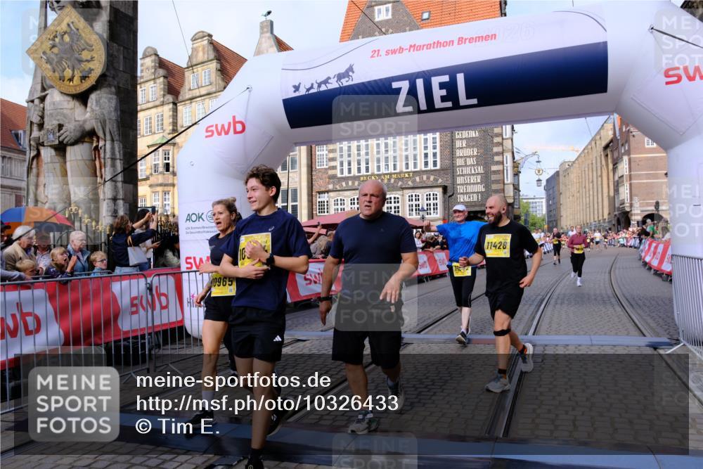 13.09.2026 - 21. swb-Marathon Bremen Tim E. http://msf.ph/oto/10326433 13.09.2026 11:01:25 Ziel 10093, 10428, 10639, 10753, 10892, 10964, 10965, 11049, 11116, 11260, 11306, 11428, 11540, 11681, 11682, 11728, 11751, 11813, 11816, 11850, 12085, 12116, 12241, 12245, 12283, 12390, 12391 meine-sportfotos.de