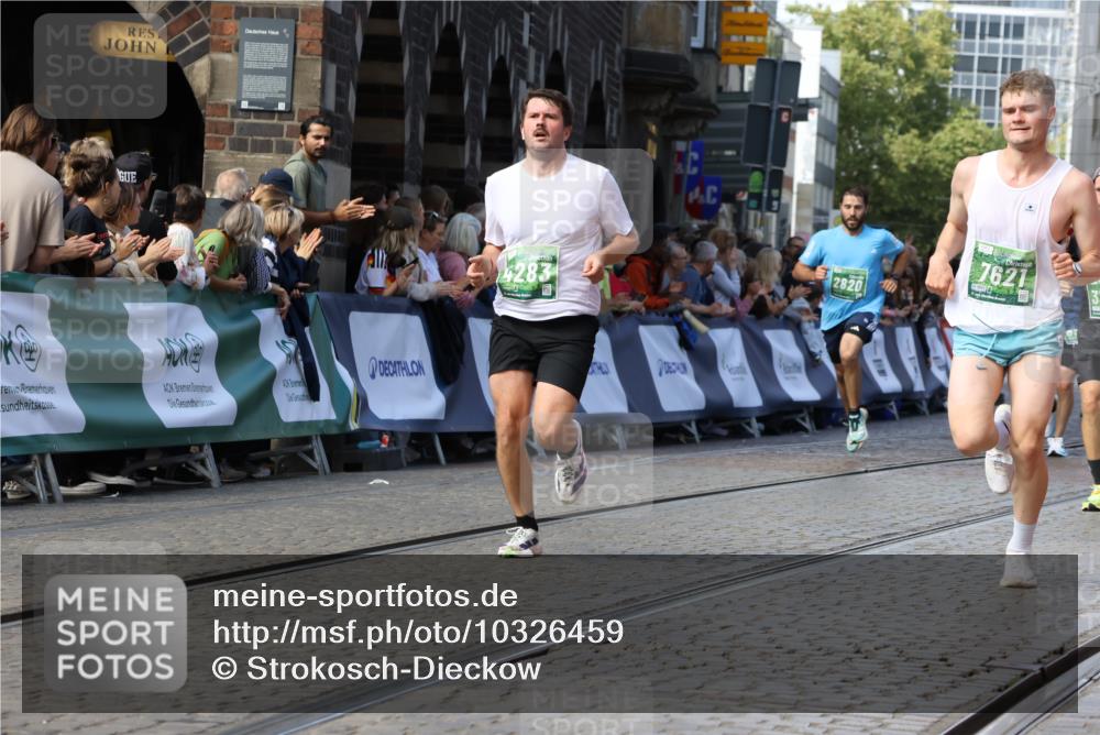 13.09.2026 - 21. swb-Marathon Bremen Strokosch-Dieckow http://msf.ph/oto/10326459 13.09.2026 13:12:02 Ziel 826, 4368, 4651, 5585, 6059, 6668, 8982, 8996, 9398, 13055, 2447, 2820, 3362, 3703, 3830, 4283, 5940, 6107, 6739, 7521, 7621, 13013 meine-sportfotos.de