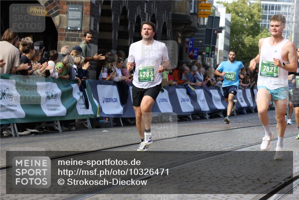 13.09.2026 - 21. swb-Marathon Bremen Strokosch-Dieckow http://msf.ph/oto/10326471 13.09.2026 13:12:02 Ziel 826, 4368, 4651, 5585, 6059, 6668, 8982, 8996, 9398, 13055, 2447, 2820, 3362, 3703, 3830, 4283, 5940, 6107, 6739, 7521, 7621, 13013 meine-sportfotos.de