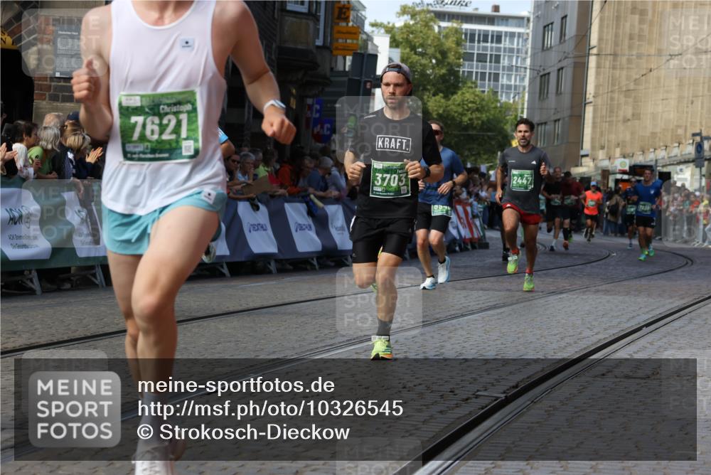 13.09.2026 - 21. swb-Marathon Bremen Strokosch-Dieckow http://msf.ph/oto/10326545 13.09.2026 13:12:04 Ziel 826, 4368, 4651, 5521, 5585, 6059, 6668, 8996, 9398, 13055, 2447, 2820, 3362, 3703, 3830, 5940, 6107, 6739, 7521, 13013 meine-sportfotos.de