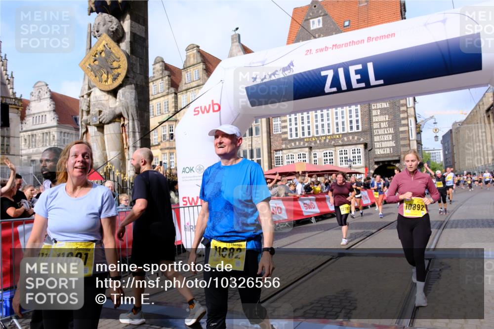 13.09.2026 - 21. swb-Marathon Bremen Tim E. http://msf.ph/oto/10326556 13.09.2026 11:01:29 Ziel 10428, 10639, 10892, 10964, 10965, 11049, 11116, 11260, 11306, 11428, 11681, 11682, 11751, 11813, 11816, 11850, 12085, 12241, 12245, 12283, 12390, 12391 meine-sportfotos.de