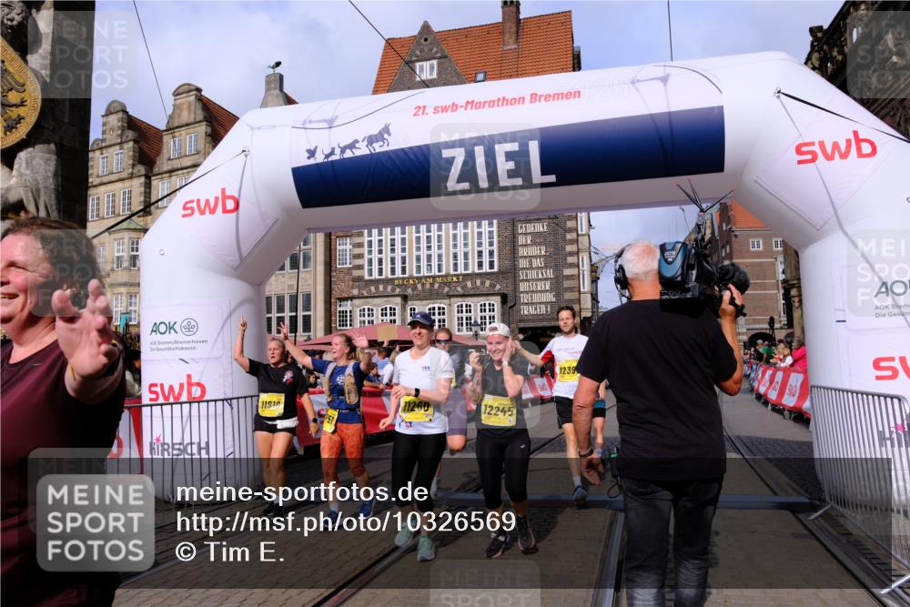 13.09.2026 - 21. swb-Marathon Bremen Tim E. http://msf.ph/oto/10326569 13.09.2026 11:01:32 Ziel 10639, 10678, 10892, 10964, 10965, 11049, 11116, 11260, 11306, 11428, 11681, 11682, 11751, 11796, 11813, 11816, 11850, 12062, 12241, 12245, 12283, 12390, 12391 meine-sportfotos.de