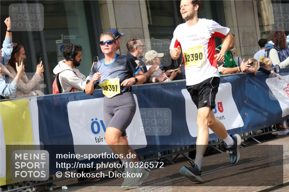 13.09.2026 - 21. swb-Marathon Bremen Strokosch-Dieckow http://msf.ph/oto/10326572 13.09.2026 11:01:10 Ziel 10181, 10251, 10497, 10560, 10647, 10648, 10678, 11260, 11305, 11306, 11324, 11459, 11467, 11550, 11551, 11666, 11751, 11788, 11796, 11798, 11813, 11816, 11969, 11970, 12047, 12062, 12245, 12390, 12391, 10093, 10367, 10368, 10428, 10639, 10753, 10892, 10964, 10965, 11049, 11055, 11116, 11247, 11260, 11359, 11428, 11540, 11681, 11682, 11728, 11751, 11804, 11816, 11850, 12006, 12085, 12116, 12241, 12245, 12283, 12428 meine-sportfotos.de