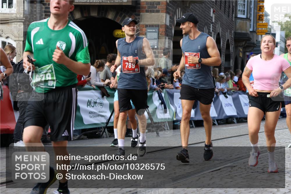 13.09.2026 - 21. swb-Marathon Bremen Strokosch-Dieckow http://msf.ph/oto/10326575 13.09.2026 13:24:57 Ziel 282, 789, 790, 1516, 1582, 2280, 3375, 3524, 3994, 4198, 4277, 5328, 5572, 5664, 5668, 5669, 5953, 6080, 6626, 7568, 8310, 8636, 8784, 8881, 9264, 9541, 9676, 10069, 10071, 10097, 1080, 1166, 1264, 1436, 1448, 2322, 3105, 4091, 4113, 4507, 4918, 6943, 8245, 9073, 9152, 9360, 9493, 13088 meine-sportfotos.de