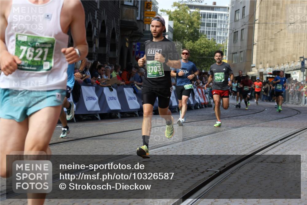 13.09.2026 - 21. swb-Marathon Bremen Strokosch-Dieckow http://msf.ph/oto/10326587 13.09.2026 13:12:04 Ziel 826, 4368, 4651, 5521, 5585, 6059, 6668, 8996, 9398, 13055, 2447, 2820, 3362, 3703, 3830, 5940, 6107, 6739, 7521, 13013 meine-sportfotos.de