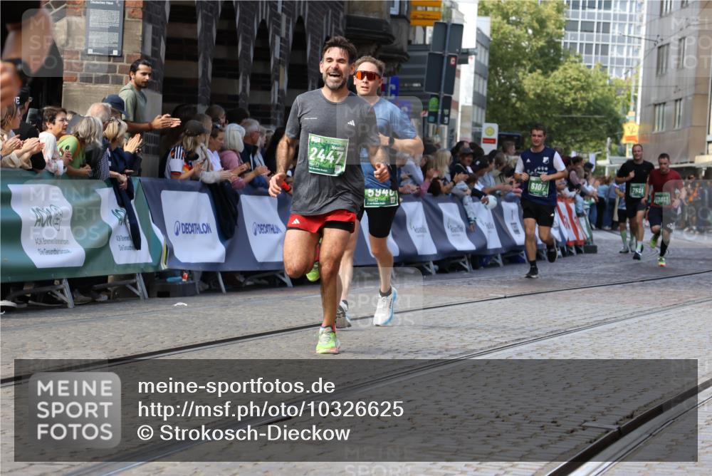 13.09.2026 - 21. swb-Marathon Bremen Strokosch-Dieckow http://msf.ph/oto/10326625 13.09.2026 13:12:06 Ziel 826, 863, 4368, 4651, 5521, 5585, 5893, 6059, 6668, 8996, 9398, 13055, 2447, 3362, 3830, 5940, 6107, 6739, 7328, 7521, 8981, 13013 meine-sportfotos.de