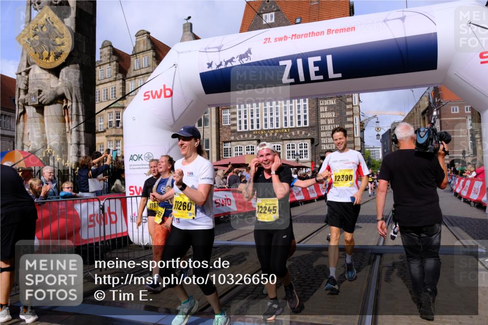 13.09.2026 - 21. swb-Marathon Bremen Tim E. http://msf.ph/oto/10326650 13.09.2026 11:01:32 Ziel 10639, 10678, 10892, 10964, 10965, 11049, 11116, 11260, 11306, 11428, 11681, 11682, 11751, 11796, 11813, 11816, 11850, 12062, 12241, 12245, 12283, 12390, 12391 meine-sportfotos.de
