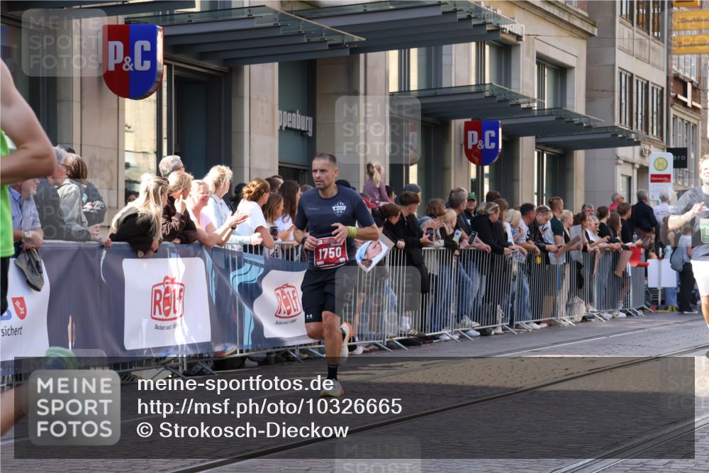 13.09.2026 - 21. swb-Marathon Bremen Strokosch-Dieckow http://msf.ph/oto/10326665 13.09.2026 13:20:23 Ziel 541, 769, 876, 1528, 1881, 2493, 2640, 3356, 3813, 3866, 4174, 4357, 4358, 4482, 4612, 5161, 5213, 5493, 5855, 5954, 6177, 6495, 6496, 6680, 7411, 7517, 8005, 8141, 8804, 9162, 9691, 9721, 9949, 13126, 201, 205, 232, 334, 655, 1058, 1197, 1390, 1537, 1646, 1750, 1931, 2122, 2343, 2577, 2807, 2885, 2903, 2953, 3685, 3690, 4287, 4351, 5137, 5340, 5389, 5450, 5583, 6663, 6901, 7018, 7341, 7531, 7664, 8178, 9047, 9518, 9756, 13222 meine-sportfotos.de