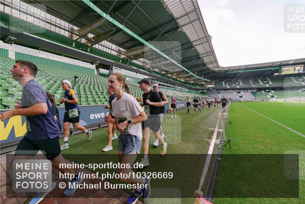 13.09.2026 - 21. swb-Marathon Bremen Michael Burmester http://msf.ph/oto/10326669 13.09.2026 13:30:58 Laufen im Stadion 122, 171, 224, 295, 297, 405, 487, 639, 767, 806, 840, 965, 1114, 1142, 1217, 1242, 1270, 1310, 1314, 1329, 1529, 1633, 1634, 1775, 1810, 1811, 1886, 1892, 1904, 1983, 2216, 2238, 2242, 2249, 2263, 2368, 2372, 2449, 2546, 2615, 2629, 2637, 2643, 2677, 2719, 2726, 2738, 2830, 2869, 2871, 2877, 2918, 2952, 2994, 3038, 3053, 3094, 3101, 3140, 3223, 3227, 3286, 3401, 3426, 3563, 3723, 3736, 3873, 3876, 3898, 3918, 3929, 3944, 4056, 357 meine-sportfotos.de