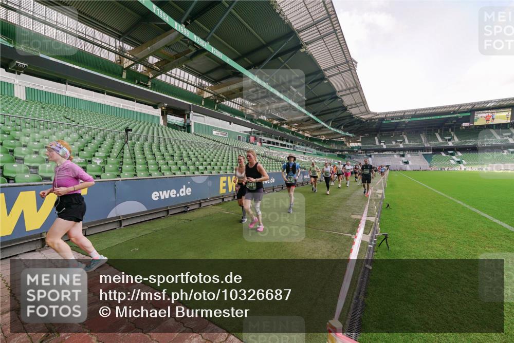13.09.2026 - 21. swb-Marathon Bremen Michael Burmester http://msf.ph/oto/10326687 13.09.2026 13:31:01 Laufen im Stadion 122, 171, 224, 295, 297, 405, 487, 639, 767, 806, 840, 965, 1114, 1142, 1242, 1310, 1314, 1329, 1529, 1633, 1634, 1775, 1810, 1811, 1869, 1886, 1892, 1904, 1983, 2216, 2238, 2242, 2249, 2263, 2368, 2372, 2449, 2615, 2629, 2637, 2643, 2677, 2719, 2726, 2738, 2830, 2869, 2871, 2877, 2918, 2945, 2952, 2994, 3038, 3053, 3094, 3101, 3140, 3223, 3227, 3286, 3401, 3426, 3563, 3644, 3723, 3736, 3873, 3876, 3898, 3918, 3929, 3944, 4056, 357 meine-sportfotos.de