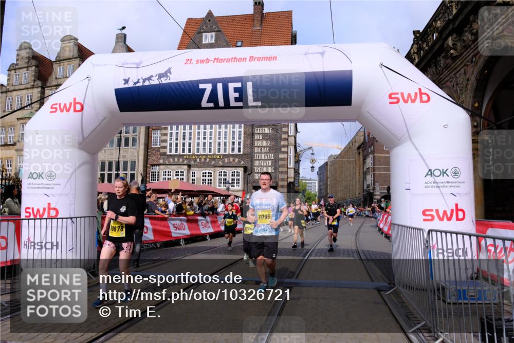 13.09.2026 - 21. swb-Marathon Bremen Tim E. http://msf.ph/oto/10326721 13.09.2026 11:01:39 Ziel 10181, 10560, 10647, 10648, 10678, 10892, 11260, 11306, 11459, 11467, 11550, 11551, 11666, 11751, 11788, 11796, 11798, 11813, 11816, 11969, 11970, 12047, 12062, 12245, 12283, 12390, 12391 meine-sportfotos.de