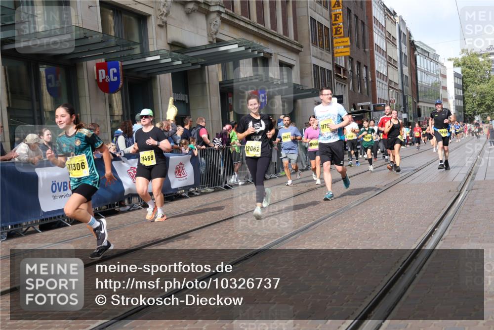 13.09.2026 - 21. swb-Marathon Bremen Strokosch-Dieckow http://msf.ph/oto/10326737 13.09.2026 11:01:15 Ziel 10181, 10251, 10332, 10497, 10560, 10647, 10648, 10678, 11075, 11150, 11305, 11324, 11459, 11467, 11486, 11550, 11551, 11666, 11668, 11747, 11788, 11796, 11798, 11969, 11970, 11985, 11986, 12047, 12062, 10093, 10428, 10639, 10753, 10892, 10964, 10965, 11049, 11116, 11260, 11306, 11359, 11428, 11540, 11681, 11682, 11728, 11751, 11813, 11816, 11850, 12085, 12116, 12241, 12245, 12283, 12390, 12391, 12428 meine-sportfotos.de