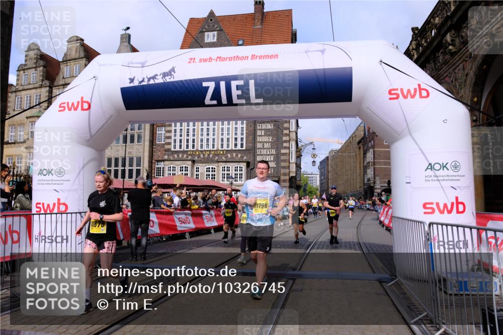 13.09.2026 - 21. swb-Marathon Bremen Tim E. http://msf.ph/oto/10326745 13.09.2026 11:01:39 Ziel 10181, 10560, 10647, 10648, 10678, 10892, 11260, 11306, 11459, 11467, 11550, 11551, 11666, 11751, 11788, 11796, 11798, 11813, 11816, 11969, 11970, 12047, 12062, 12245, 12283, 12390, 12391 meine-sportfotos.de