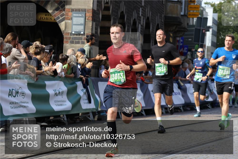 13.09.2026 - 21. swb-Marathon Bremen Strokosch-Dieckow http://msf.ph/oto/10326753 13.09.2026 13:12:12 Ziel 493, 826, 863, 2444, 3336, 4368, 4651, 4698, 5521, 5585, 5893, 6059, 6668, 8996, 9398, 13055, 899, 2480, 3362, 3830, 4560, 6107, 7328, 7521, 8981 meine-sportfotos.de