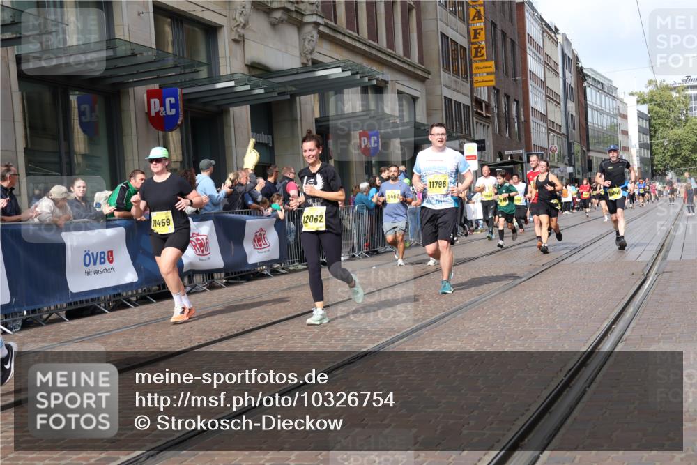 13.09.2026 - 21. swb-Marathon Bremen Strokosch-Dieckow http://msf.ph/oto/10326754 13.09.2026 11:01:16 Ziel 10181, 10251, 10332, 10497, 10560, 10647, 10648, 10678, 11075, 11150, 11305, 11324, 11459, 11467, 11479, 11486, 11550, 11551, 11666, 11668, 11747, 11788, 11796, 11798, 11969, 11970, 11985, 11986, 12047, 12062, 10093, 10428, 10639, 10753, 10892, 10964, 10965, 11049, 11116, 11260, 11306, 11428, 11540, 11681, 11682, 11728, 11751, 11813, 11816, 11850, 12085, 12116, 12241, 12245, 12283, 12390, 12391, 12428 meine-sportfotos.de