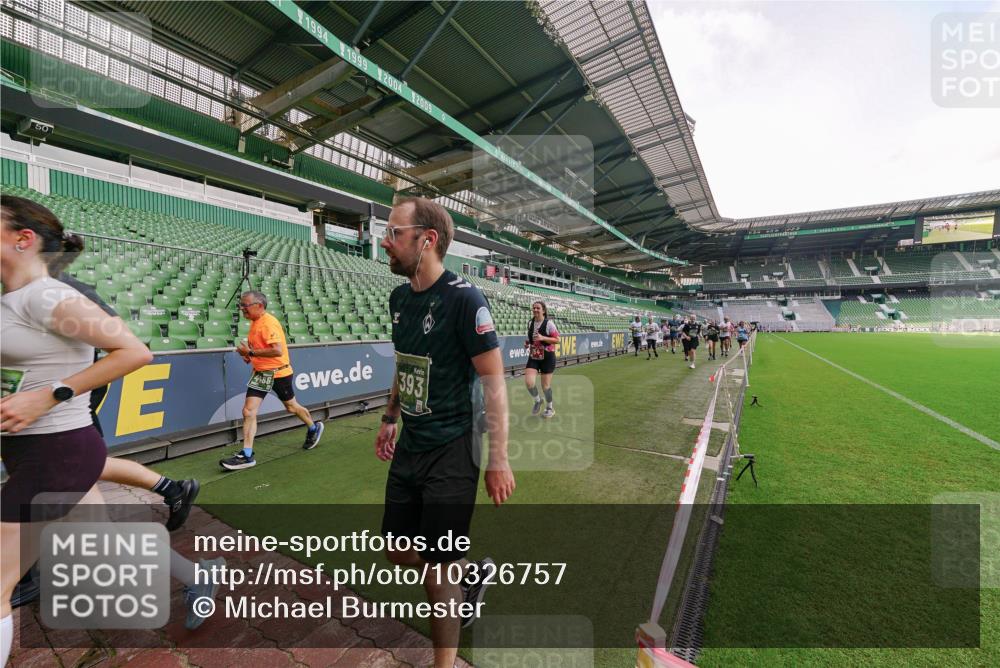 13.09.2026 - 21. swb-Marathon Bremen Michael Burmester http://msf.ph/oto/10326757 13.09.2026 13:31:08 Laufen im Stadion 122, 224, 295, 297, 405, 487, 639, 767, 806, 840, 965, 1114, 1142, 1242, 1310, 1314, 1326, 1329, 1529, 1633, 1634, 1775, 1810, 1811, 1869, 1886, 1892, 1904, 1983, 2216, 2242, 2249, 2263, 2344, 2368, 2372, 2449, 2615, 2629, 2637, 2643, 2677, 2719, 2726, 2738, 2869, 2871, 2877, 2918, 2945, 2952, 2994, 3038, 3094, 3101, 3140, 3223, 3227, 3286, 3379, 3401, 3426, 3572, 3644, 3723, 3736, 3873, 3876, 3898, 3918, 3929, 3944, 4056, 357 meine-sportfotos.de