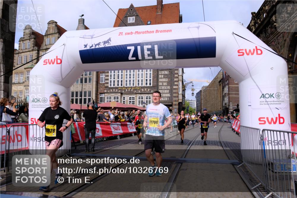13.09.2026 - 21. swb-Marathon Bremen Tim E. http://msf.ph/oto/10326769 13.09.2026 11:01:39 Ziel 10181, 10560, 10647, 10648, 10678, 10892, 11260, 11306, 11459, 11467, 11550, 11551, 11666, 11751, 11788, 11796, 11798, 11813, 11816, 11969, 11970, 12047, 12062, 12245, 12283, 12390, 12391 meine-sportfotos.de
