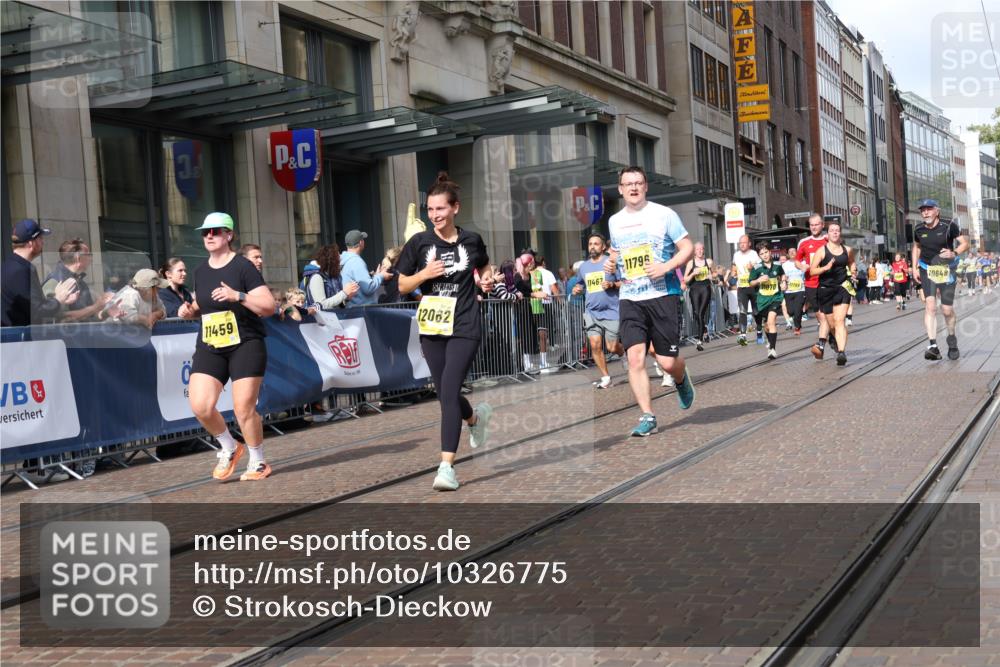 13.09.2026 - 21. swb-Marathon Bremen Strokosch-Dieckow http://msf.ph/oto/10326775 13.09.2026 11:01:16 Ziel 10181, 10251, 10332, 10497, 10560, 10647, 10648, 10678, 11075, 11150, 11305, 11324, 11459, 11467, 11479, 11486, 11550, 11551, 11666, 11668, 11747, 11788, 11796, 11798, 11969, 11970, 11985, 11986, 12047, 12062, 10093, 10428, 10639, 10753, 10892, 10964, 10965, 11049, 11116, 11260, 11306, 11428, 11540, 11681, 11682, 11728, 11751, 11813, 11816, 11850, 12085, 12116, 12241, 12245, 12283, 12390, 12391, 12428 meine-sportfotos.de