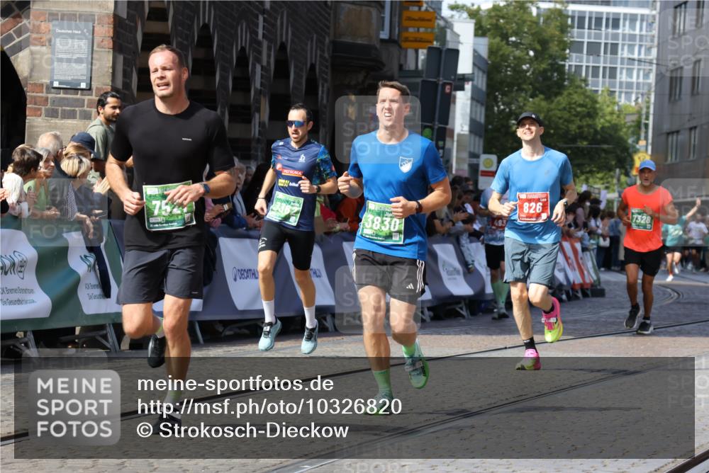 13.09.2026 - 21. swb-Marathon Bremen Strokosch-Dieckow http://msf.ph/oto/10326820 13.09.2026 13:12:13 Ziel 493, 826, 863, 2444, 3336, 4368, 4651, 4698, 5521, 5585, 5893, 6668, 8996, 9398, 13055, 899, 1517, 2480, 3362, 3830, 4560, 7328, 7521, 8981 meine-sportfotos.de