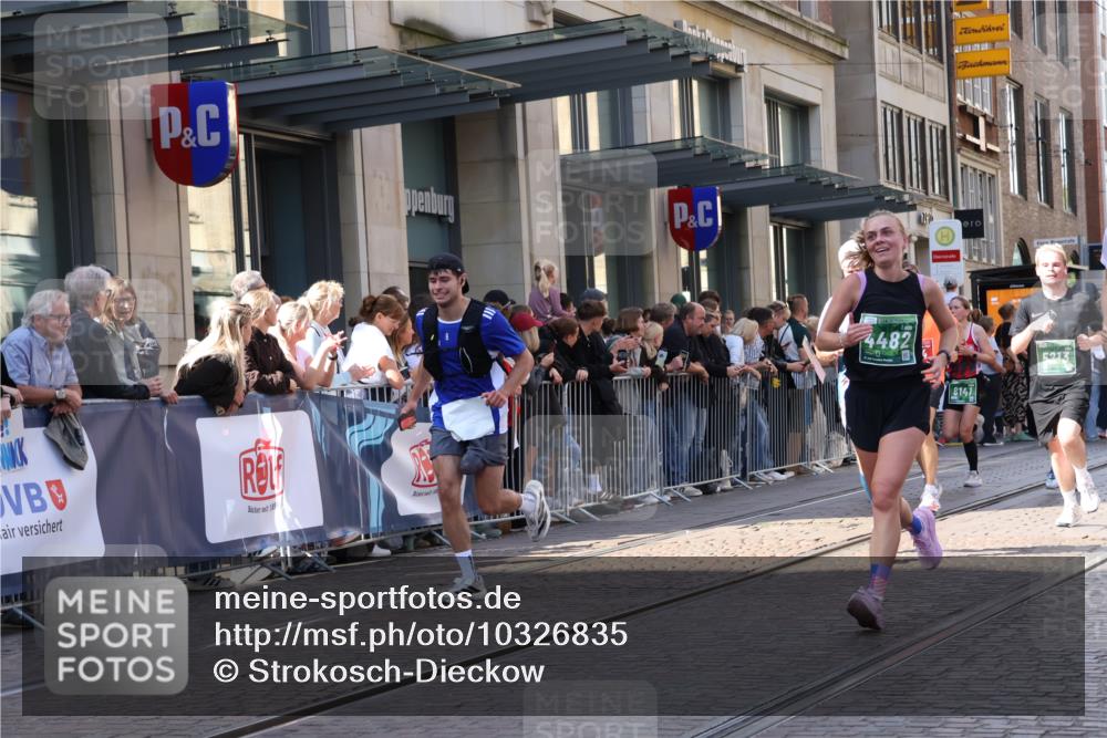 13.09.2026 - 21. swb-Marathon Bremen Strokosch-Dieckow http://msf.ph/oto/10326835 13.09.2026 13:20:29 Ziel 541, 769, 876, 1056, 1528, 1881, 2425, 2640, 3356, 3866, 4126, 4174, 4316, 4357, 4465, 4482, 4612, 5161, 5213, 5855, 5954, 6177, 6401, 6680, 7411, 7517, 7902, 8005, 8141, 8804, 8971, 9162, 9691, 9949, 13126, 201, 232, 334, 655, 1197, 1528, 1646, 1750, 1931, 2122, 2493, 2577, 2885, 2953, 3685, 3813, 4351, 4358, 5137, 5450, 5493, 5583, 6495, 6496, 6901, 7018, 7341, 7664, 8178, 9047, 9518, 9721, 9756, 9949, 13222 meine-sportfotos.de