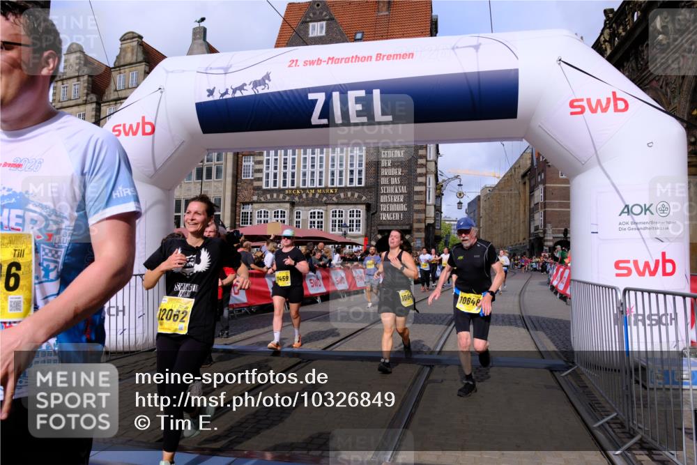 13.09.2026 - 21. swb-Marathon Bremen Tim E. http://msf.ph/oto/10326849 13.09.2026 11:01:41 Ziel 10181, 10560, 10647, 10648, 10678, 11260, 11306, 11324, 11459, 11467, 11550, 11551, 11666, 11751, 11788, 11796, 11798, 11813, 11816, 11969, 11970, 12047, 12062, 12245, 12283, 12390, 12391 meine-sportfotos.de