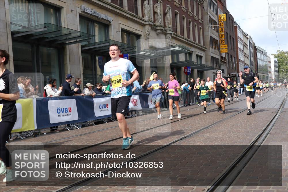 13.09.2026 - 21. swb-Marathon Bremen Strokosch-Dieckow http://msf.ph/oto/10326853 13.09.2026 11:01:17 Ziel 10181, 10251, 10332, 10497, 10560, 10647, 10648, 10678, 11075, 11150, 11305, 11324, 11459, 11467, 11479, 11486, 11550, 11551, 11666, 11668, 11747, 11788, 11796, 11798, 11969, 11970, 11985, 11986, 12047, 12062, 10093, 10428, 10639, 10753, 10892, 10964, 10965, 11049, 11116, 11260, 11306, 11428, 11540, 11681, 11682, 11728, 11751, 11813, 11816, 11850, 12085, 12116, 12241, 12245, 12283, 12390, 12391 meine-sportfotos.de