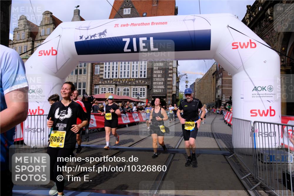 13.09.2026 - 21. swb-Marathon Bremen Tim E. http://msf.ph/oto/10326860 13.09.2026 11:01:41 Ziel 10181, 10560, 10647, 10648, 10678, 11260, 11306, 11324, 11459, 11467, 11550, 11551, 11666, 11751, 11788, 11796, 11798, 11813, 11816, 11969, 11970, 12047, 12062, 12245, 12283, 12390, 12391 meine-sportfotos.de