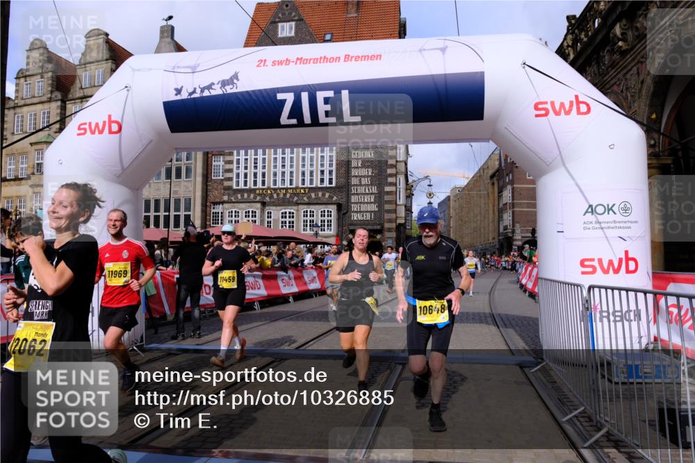 13.09.2026 - 21. swb-Marathon Bremen Tim E. http://msf.ph/oto/10326885 13.09.2026 11:01:42 Ziel 10181, 10560, 10647, 10648, 10678, 11260, 11306, 11324, 11459, 11467, 11550, 11551, 11666, 11751, 11788, 11796, 11798, 11813, 11816, 11969, 11970, 12047, 12062, 12245, 12390, 12391 meine-sportfotos.de